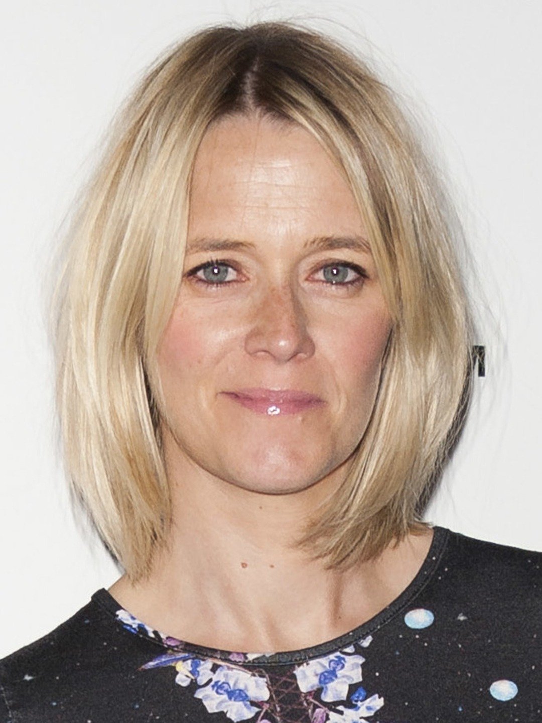 How tall is Edith Bowman?